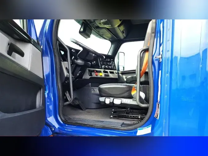 2020 FREIGHTLINER CA126