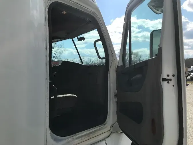 2019 Freightliner X12564ST