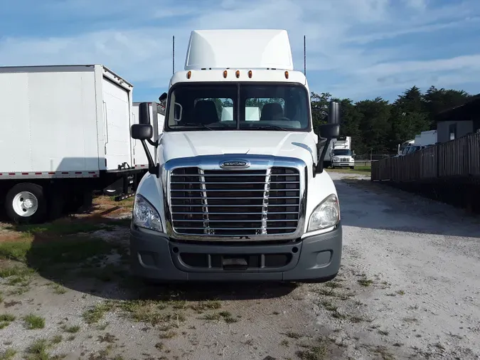 2016 FREIGHTLINER/MERCEDES CASCADIA 125