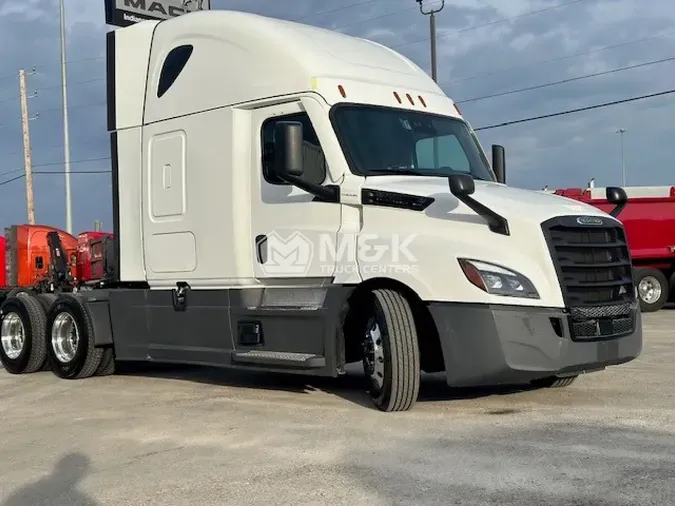 2020 FREIGHTLINER CASCADIA 126