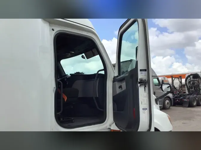 2020 Freightliner Cascadia 126
