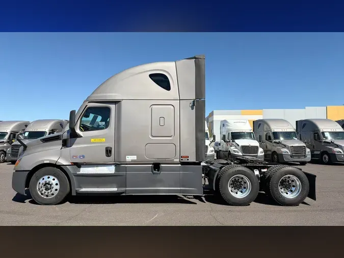 2025 Freightliner Cascadia 126d77fcca2cc9b7cc8f8d6ad96da4ce7cc