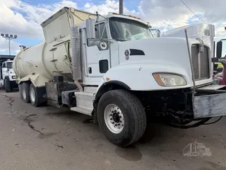 2011 KENWORTH T440