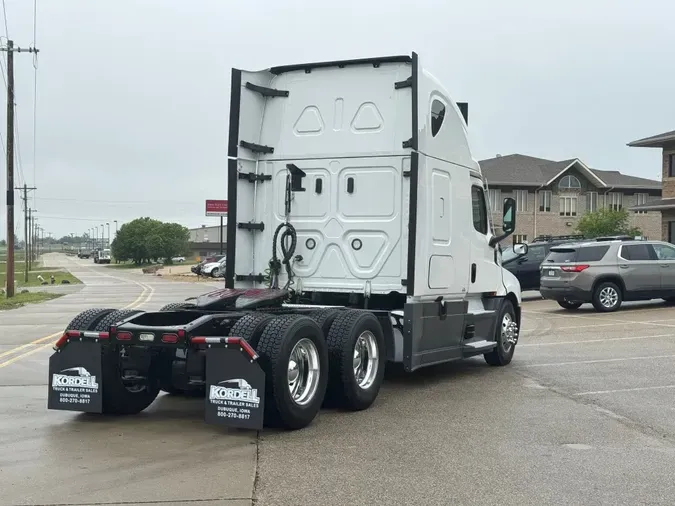 2022 FREIGHTLINER Cascadia 126d786b0db1f8195482df39f5ca3a89c60