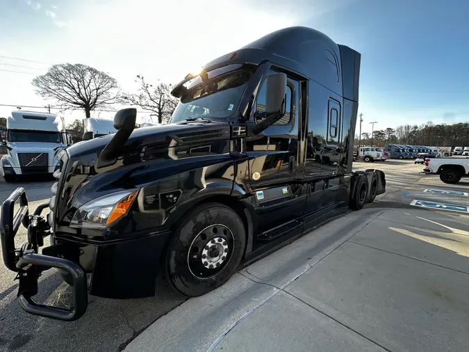 2023 FREIGHTLINER CASCADIA 126