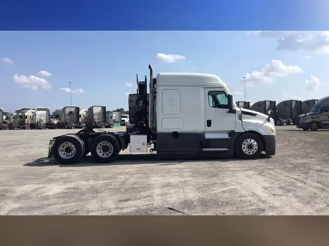 2021 Freightliner Cascadia 126