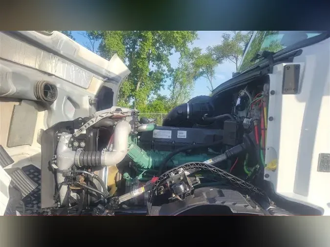 2018 VOLVO VNL670