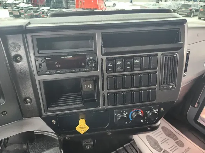 2023 MACK MD MD6