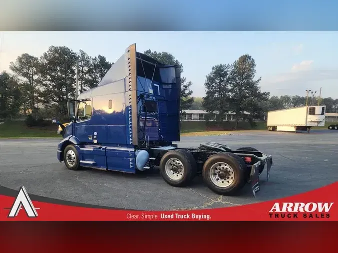 2021 VOLVO VNR64T640