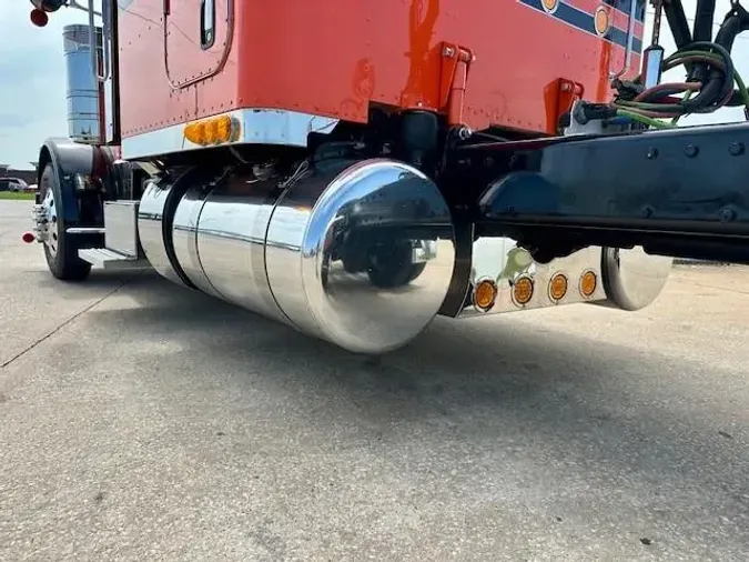 2021 Peterbilt 389