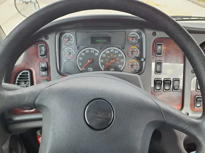 2020 FREIGHTLINER/MERCEDES M2 106