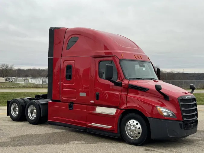 2022 FREIGHTLINER Cascadia 126