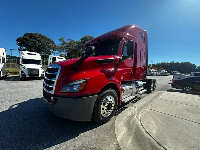 2020 Freightliner Cascadia 126