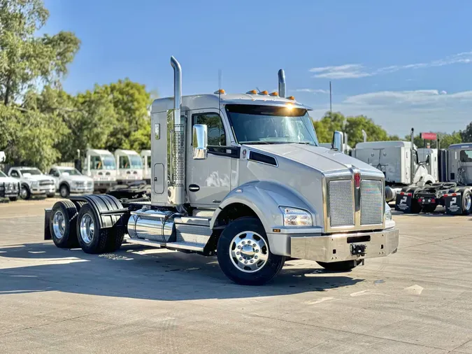 2022 KENWORTH T880