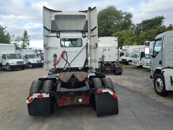 2019 VOLVO VNL42T 300