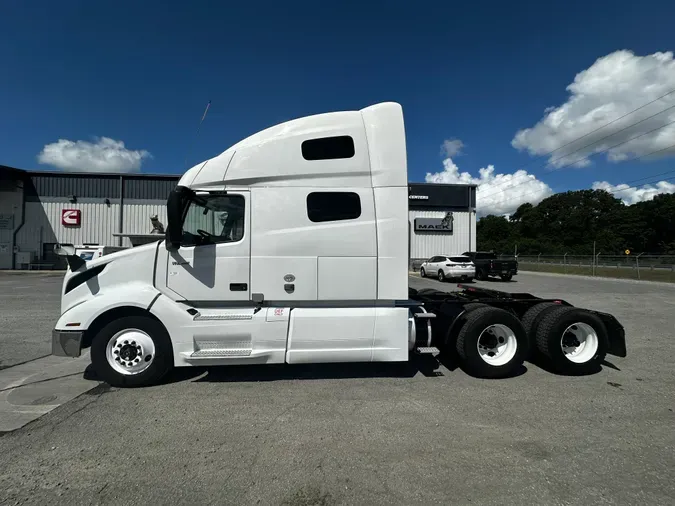 2020 Volvo VNL64T760