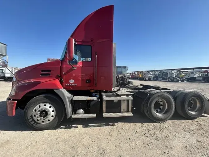 2017 MACK PINNACLE CXU613