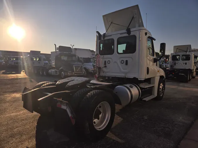 2019 FREIGHTLINER/MERCEDES CASCADIA 125