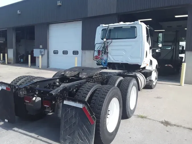 2019 NAVISTAR INTERNATIONAL LT625 DAYCAB T/A