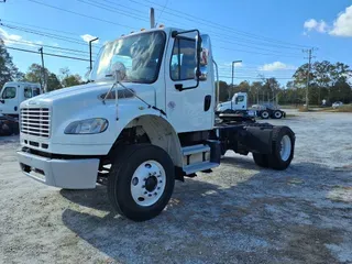 2017 FREIGHTLINER/MERCEDES M2 106