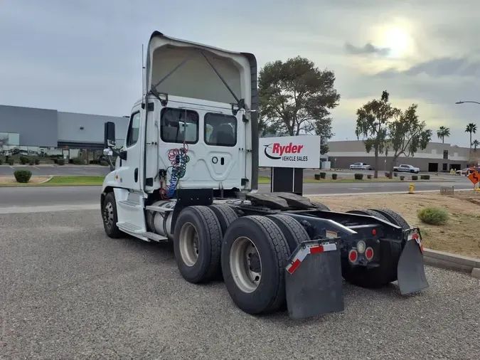 2019 FREIGHTLINER/MERCEDES CASCADIA 125