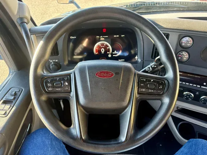 2022 Peterbilt 579