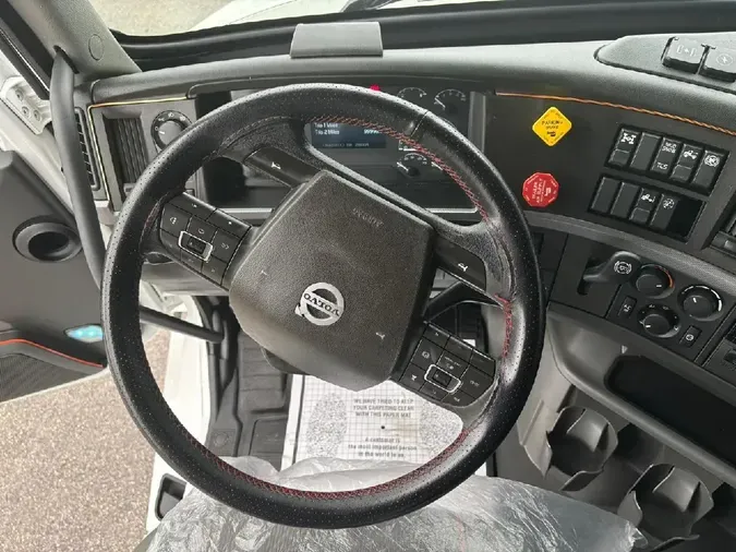 2019 VOLVO VNL64T760