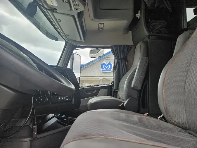 2022 VOLVO VNL64T860