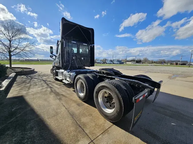 2022 FREIGHTLINER Cascadia 116