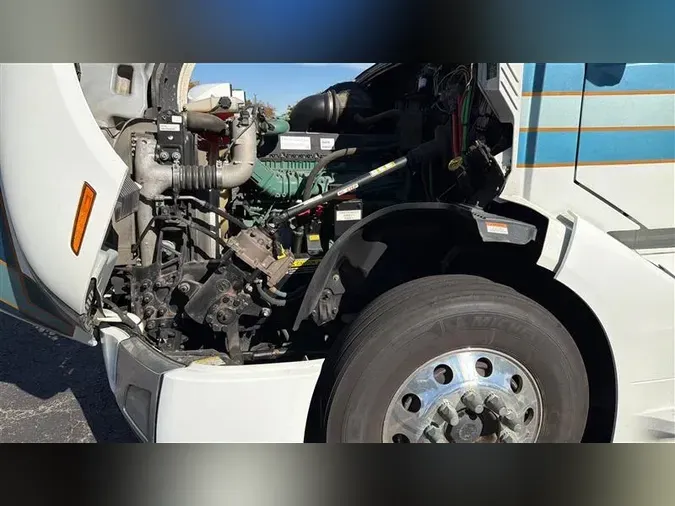 2022 VOLVO VNL64T860