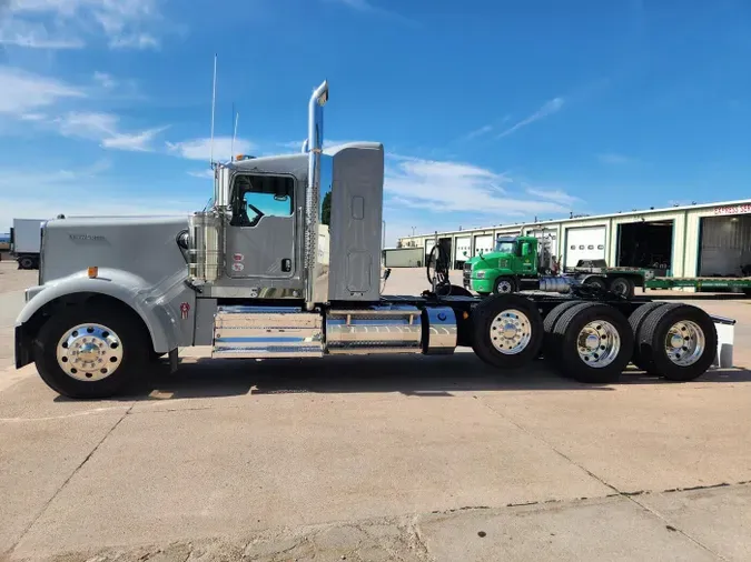 2026 Kenworth W900L