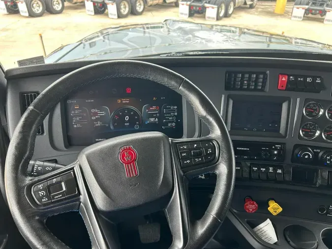 2024 Kenworth W990