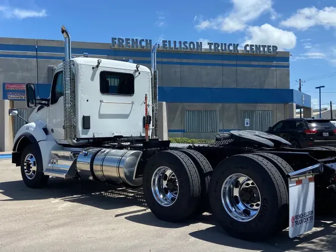 2025 Kenworth T880