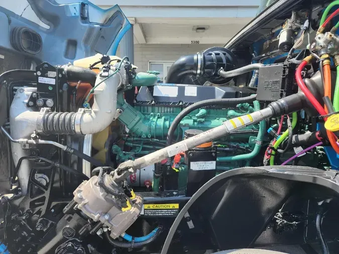 2024 VOLVO VNL64T860