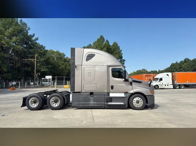 2022 Freightliner Cascadia 126