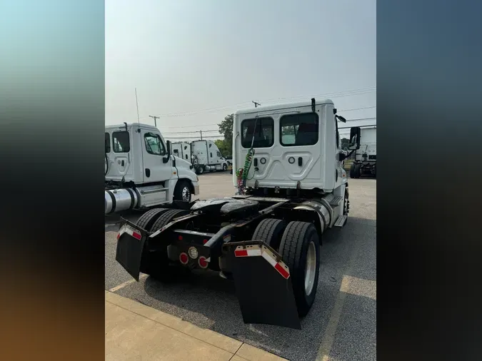 2019 FREIGHTLINER/MERCEDES CASCADIA 125