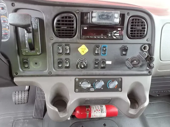2018 FREIGHTLINER M2 106