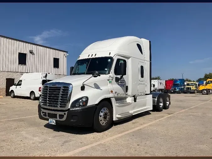 2018 FREIGHTLINER X12564ST