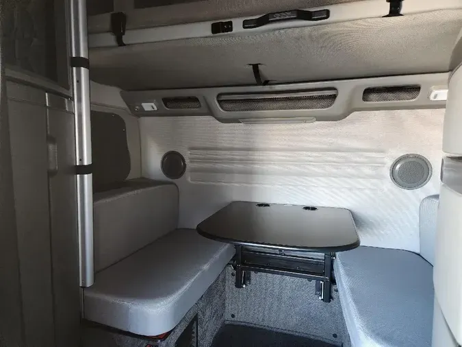 2024 VOLVO VNL64T860