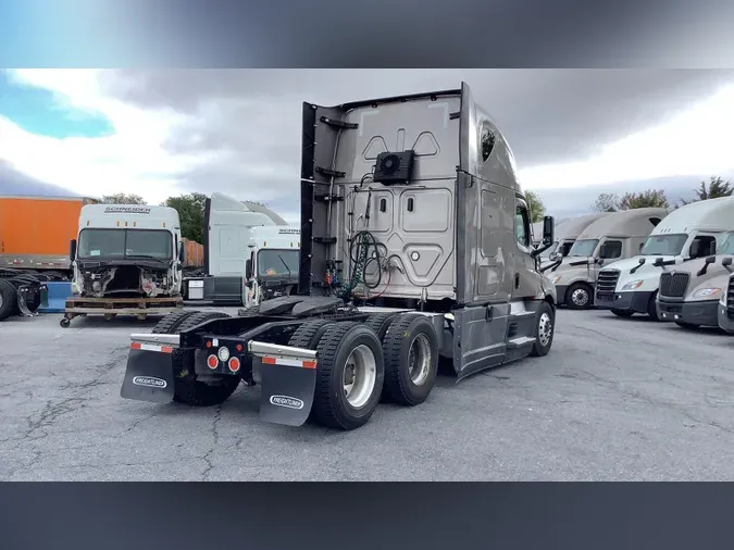 2022 Freightliner Cascadia 126