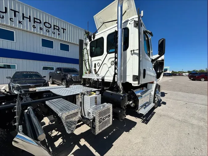 2022 Freightliner Cascadia 126