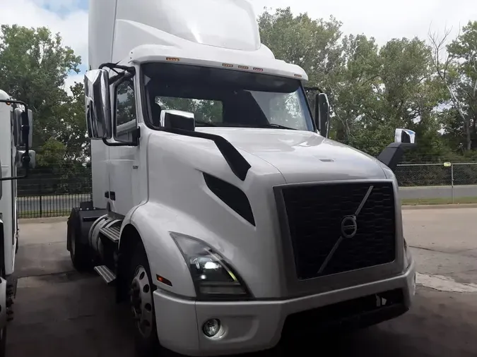 2019 VOLVO VNR42T 300