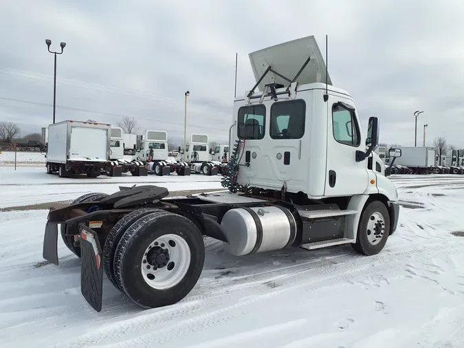 2016 FREIGHTLINER/MERCEDES CASCADIA 113