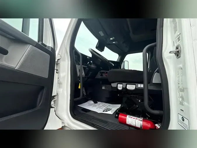 2021 FREIGHTLINER CA126