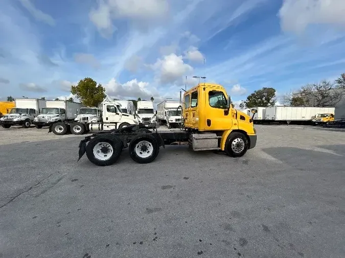 2018 Freightliner X11364ST