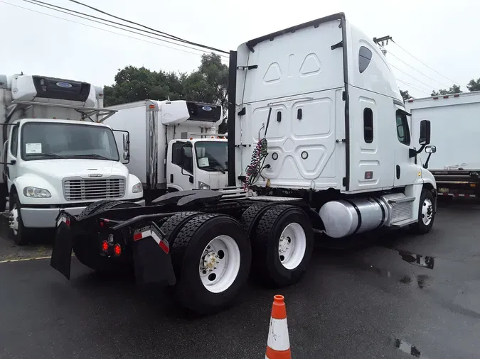 2020 FREIGHTLINER/MERCEDES CASCADIA 125