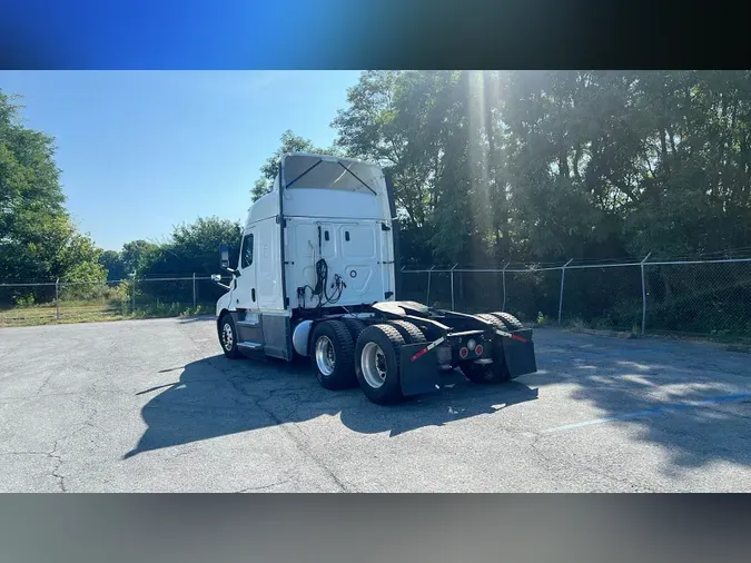 2020 Freightliner Cascadia 126