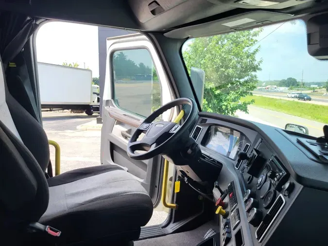 2022 Freightliner Cascadia