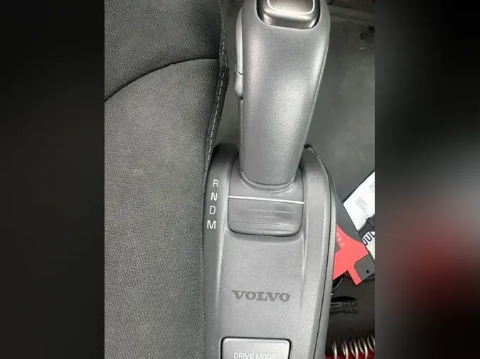 2015 Volvo VNL64T300d7e20511f1a7493b0eaea1e5f5a225f9