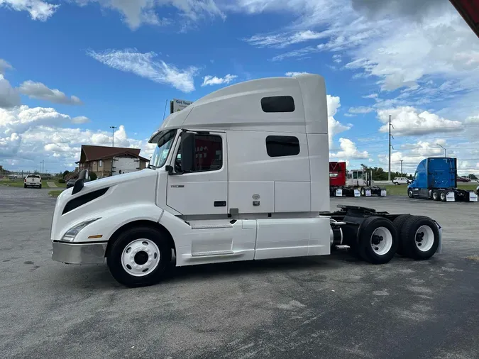 2020 VOLVO VNL64T760